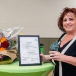 Burgemeester Langenacker Reikt Ot & Sien Award Aan Franka Vos Uit