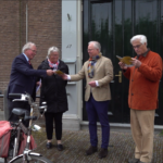 Wethouder Van Dijk Krijgt Boekje