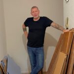 Dennis In Zijn Flat In Bilthoven