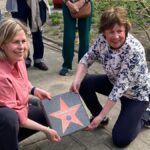 Anneke De Leeuw Met Wethouder Laura Hoogstraten
