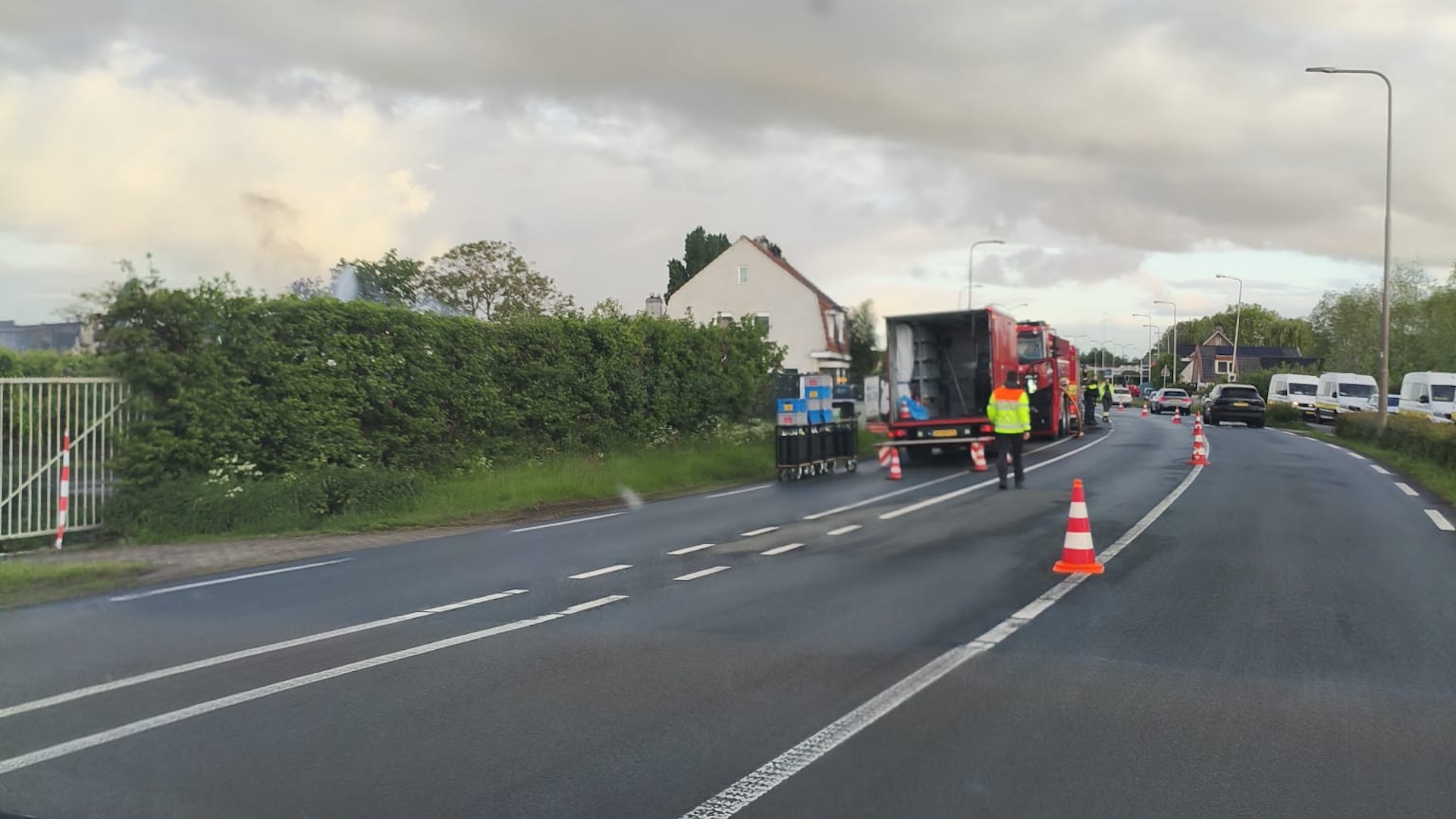 Gewonde bij verwoestende brand garagebedrijf