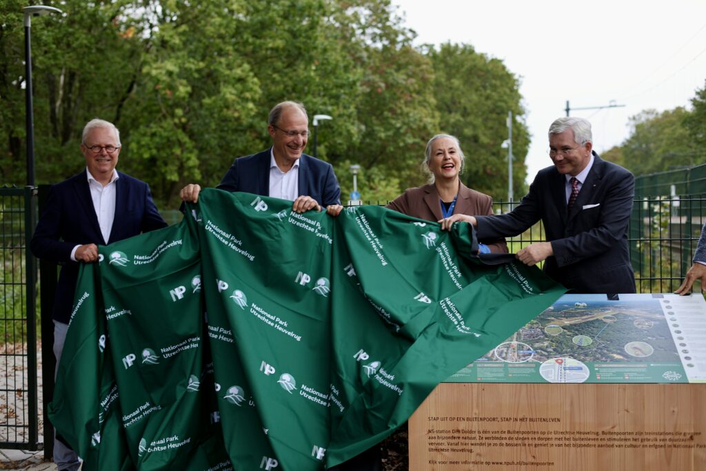 Station Den Dolder wordt Buitenpoort en stuurt bezoeker het bos in